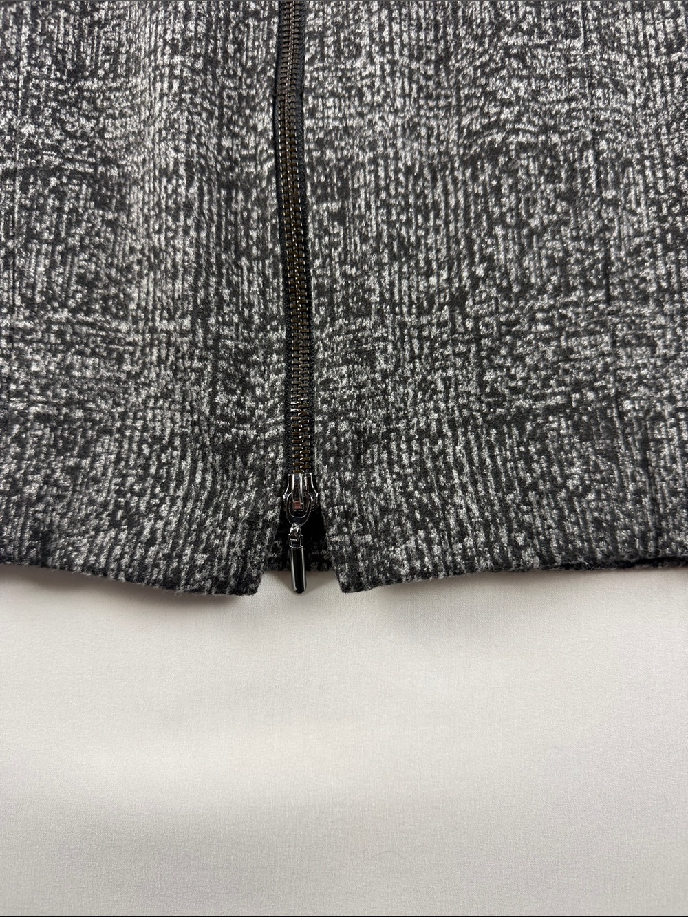 White House Black Market Tweed Sheath Dress Gray Sleeveless Size 4 - Picture 10 of 11